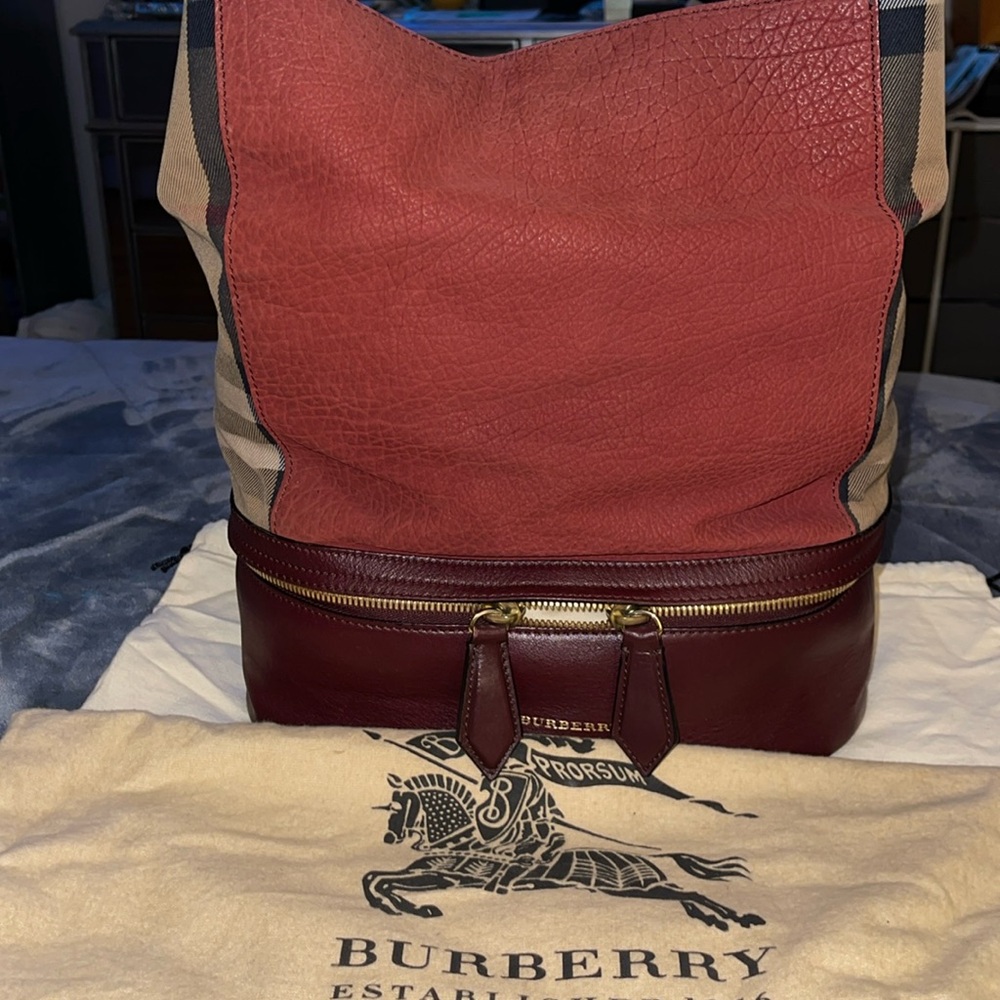 Preloved Burberry Beckett bucket bag burgundy color, great condition.